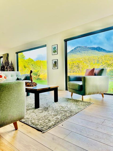 Quamby Bluff Lake House, Deloraine, Tasmania - Sunshine Coast Tourism 3