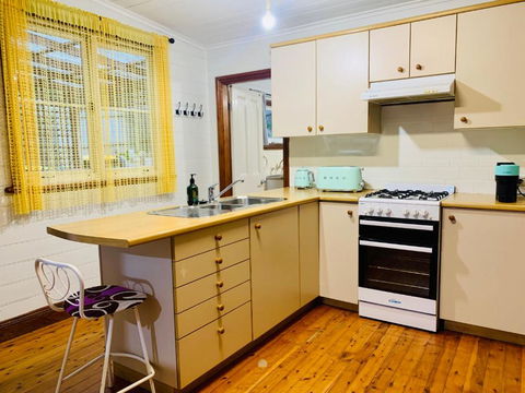 Quarryman Cottage @ 102 - Sunshine Coast Tourism 3
