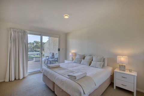 Quarterdeck Apartment - Sunshine Coast Tourism 2