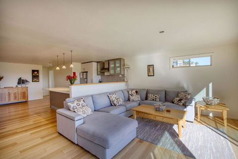 Quarterdeck Apartment - Sunshine Coast Tourism 1