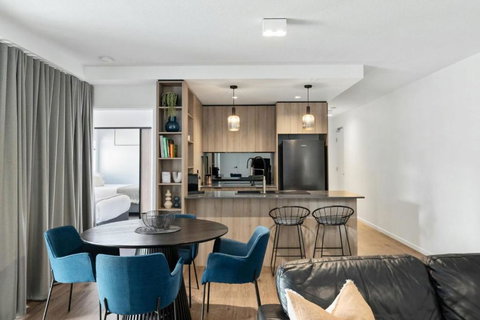 Queen Windsor I30 - Sunshine Coast Tourism 0