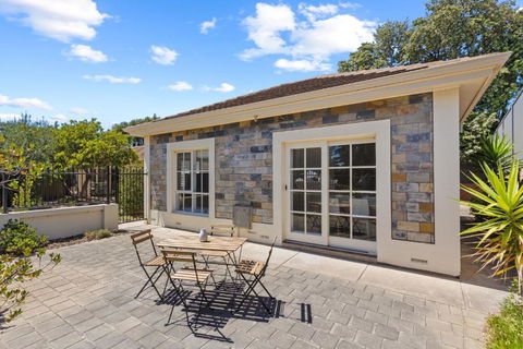 Quiet 2-Bed Retreat With Private Courtyard - Sunshine Coast Tourism 3