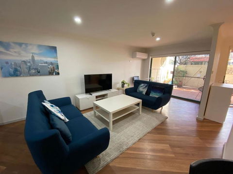 Quiet 2 Bedroom Apt In The Heart Of Old Kingston - Sunshine Coast Tourism 0