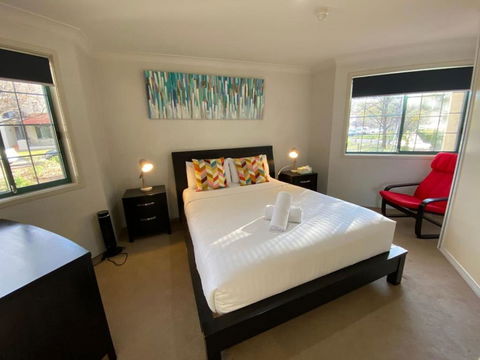 Quiet 2 Bedroom Apt In The Heart Of Old Kingston - Sunshine Coast Tourism 2