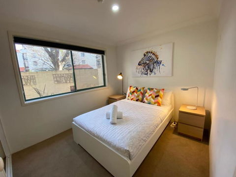 Quiet 2 Bedroom Apt In The Heart Of Old Kingston - Sunshine Coast Tourism 3