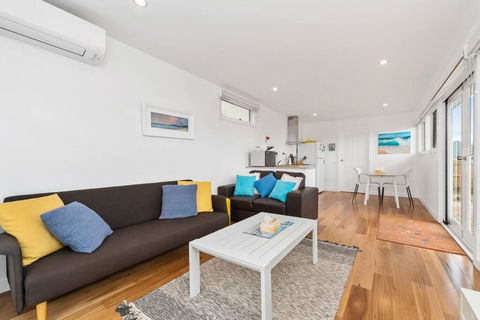 Quiet, Luxurious Guest House - Couples Retreat - Sunshine Coast Tourism 3