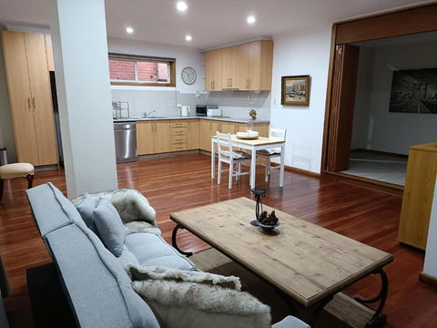 Quiet Nature-Filled Ground Floor Unit - Holiday Sunshine Coast 2