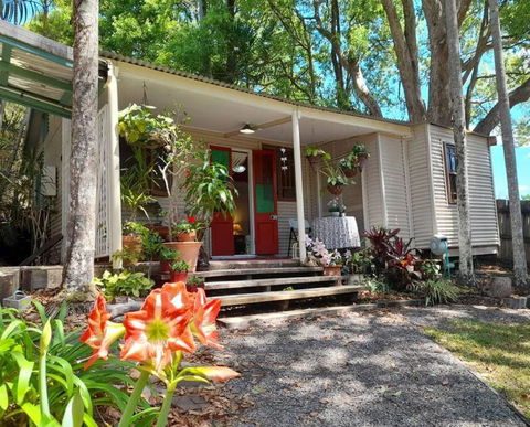 Quirky Cottage In Centre Of Maleny, Walk Everywhere - Sunshine Coast Tourism 0