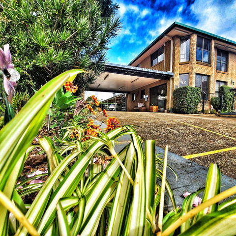 Raceview Motor Inn - Sunshine Coast Tourism 0