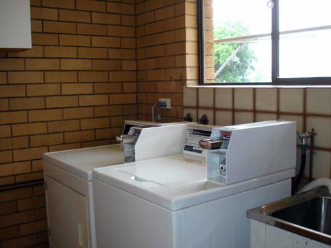 Raceview Motor Inn - Sunshine Coast Tourism 3
