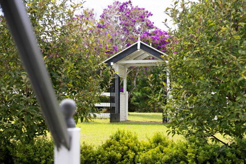 Rambling Roses - Sunshine Coast Tourism 1