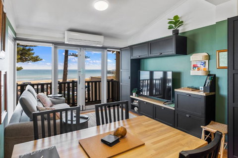 Rawsons Shack Beachfront Unit Suits Single Or Couple - Holiday Sunshine Coast 1