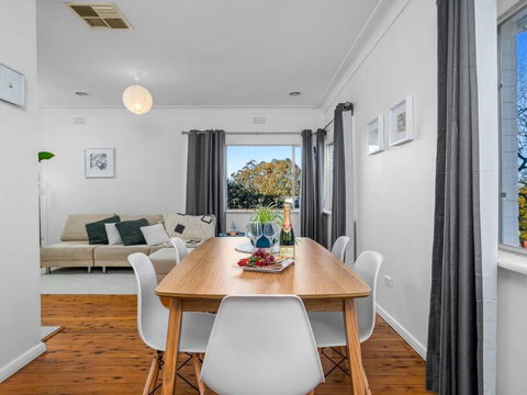 Read Place Retreat - Sunshine Coast Tourism 0