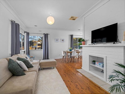 Read Place Retreat - Sunshine Coast Tourism 1