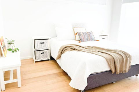 Red Brick Central Retreat - Holiday Sunshine Coast 3
