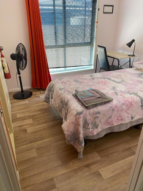 Red Cottage FEMALE ONLY BUDGET STAYS With Bedroom Plus Private Kitchenette Room - Sunshine Coast Tourism 0