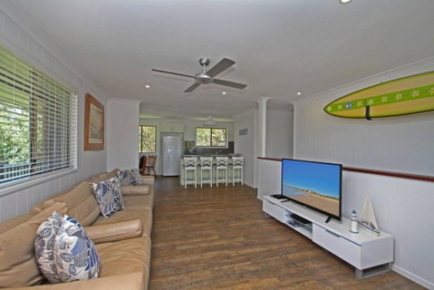 Red Door Beach House - Sunshine Coast Tourism 3