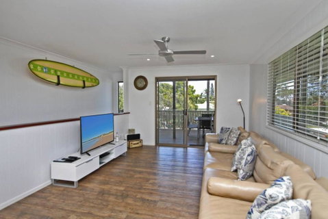 Red Door Beach House - Sunshine Coast Tourism 2