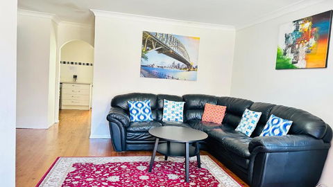 Quiet Family Townhouse In Wollongong CBD - Sunshine Coast Tourism 0