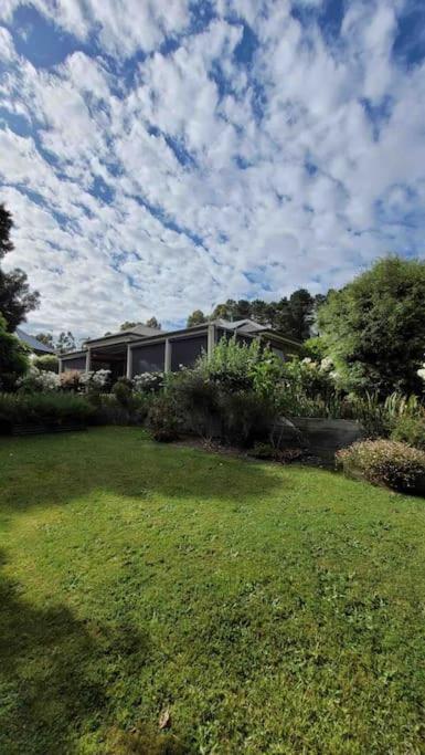 Quiet Family Retreat Getaway - Wildlife Park, Sovereign Hill, Kryall Castle And City At Your Door - Modern House, 8 Guests, 4 Bedrooms, 5 Beds - Sunshine Coast Tourism 0