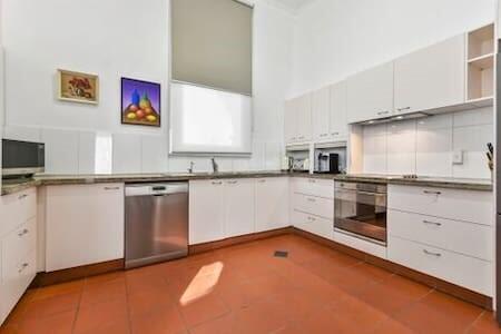 Aston On Church - Luxury Accommodation - Holiday Sunshine Coast 3