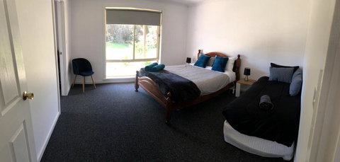 At HOME On HOLMES - Holiday Sunshine Coast 3