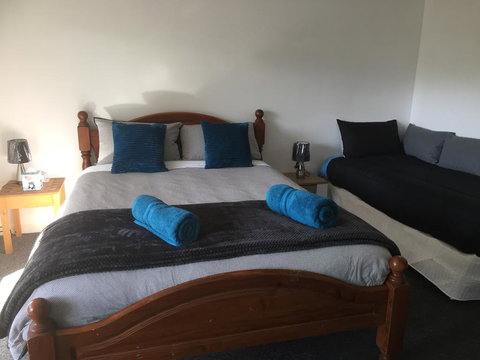 At HOME On HOLMES - Holiday Sunshine Coast 1