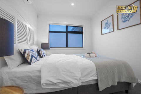 AU.JOY 3 Bed Townhouse Burwood 3 - Holiday Sunshine Coast 3