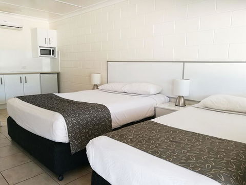 Augathella Motel & Caravan Park - Sunshine Coast Tourism 0