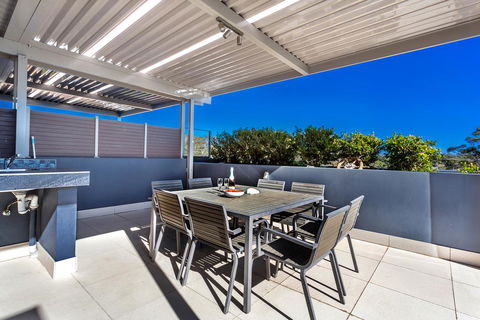 Aura Unit 10 - Shoal Bay - Holiday Sunshine Coast 2