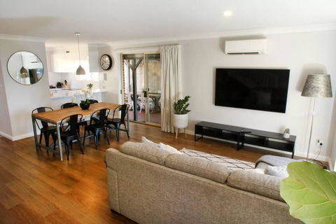 Austinmer On The Beach - Holiday Sunshine Coast 1