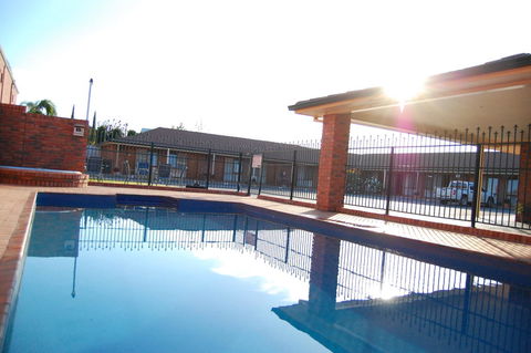 Australian Settlers Motor Inn - Holiday Sunshine Coast 1