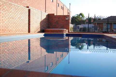 Australian Settlers Motor Inn - Holiday Sunshine Coast 0