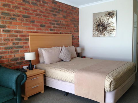 Australian Settlers Motor Inn - Holiday Sunshine Coast 3