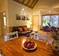 Autumn Abode Cottages - Sunshine Coast Tourism