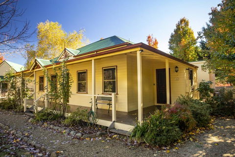 Autumn Beauty - Cottage 4 - Holiday Sunshine Coast 2