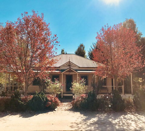 Autumn Beauty - Cottage 4 - Holiday Sunshine Coast 1