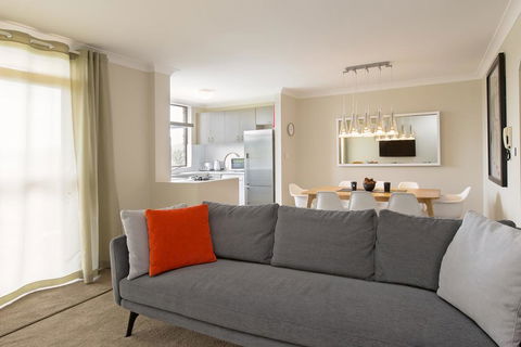 Avalanche 6 - Sophisticated Style &modern Comfort With A Central Location - Sunshine Coast Tourism 2