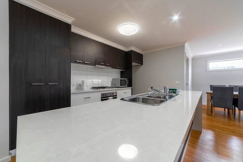 Averys Retreat - Sunshine Coast Tourism 3