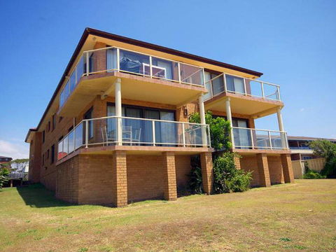 Avilla Court 2 - Holiday Sunshine Coast 2