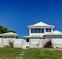 Away on Seaview Street - Sunshine Coast Tourism
