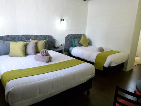 Azalea Motel - Sunshine Coast Tourism 1