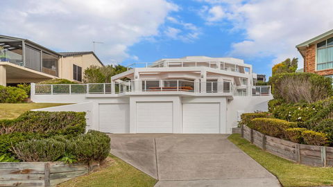 Azur 1 - South One Mile Beach - Sunshine Coast Tourism 0