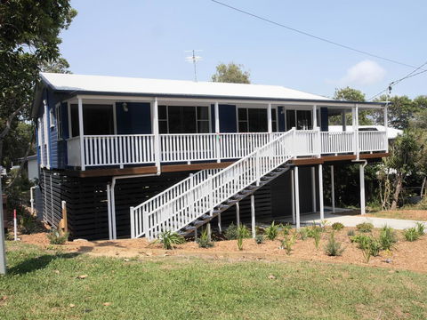 Azure - Holiday Sunshine Coast 0