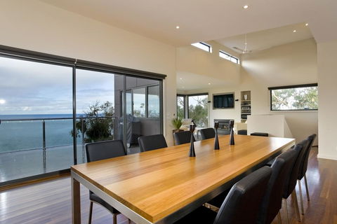 Azure - Holiday Sunshine Coast 3