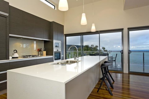 Azure - Holiday Sunshine Coast 2