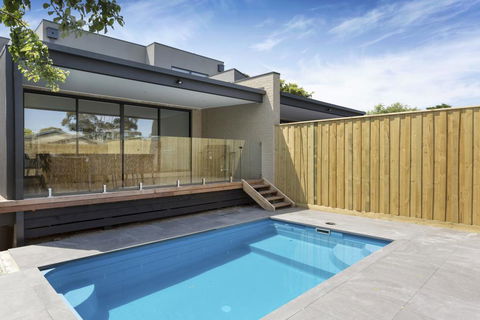 AZURE - ROSEBUD - Sunshine Coast Tourism 0