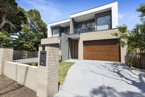 AZURE - ROSEBUD - Sunshine Coast Tourism 2