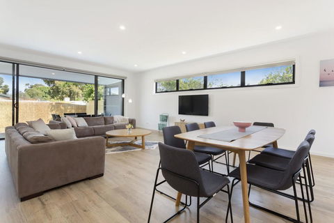 AZURE - ROSEBUD - Sunshine Coast Tourism 1