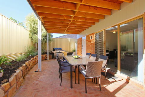 Azure Villa - Holiday Sunshine Coast 1